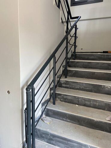 Pilləkən məhəccərləri: Alüminium və Şüşə Məhəccərlər 🔹 Alüminium və Şüşə Məhəccərlər – — 5