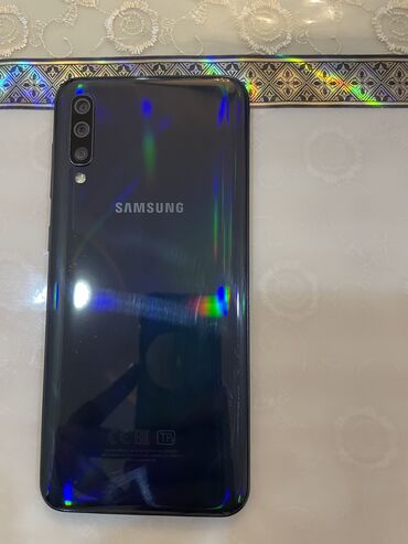 Мобильные телефоны и аксессуары: Samsung A50, 64 ГБ, цвет - Черный, С документами