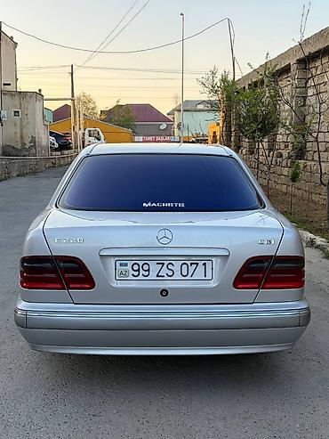 Mercedes-Benz: Mercedes-Benz E-Class: 2.2 l | 1999 il Sedan — 16
