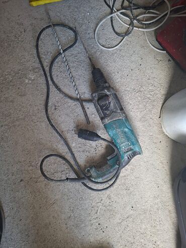 Tavan: Makita perforator/matrix qazma çəkici - Şəbəkə ilə işləyən elektrikli