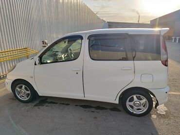 купить машину шевроле: Toyota Funcargo: 2001 г., 1.5 л, Автомат, Бензин, Седан