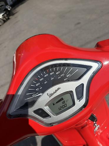 vespa: Italyandır,tezedir,18 km zavod test yürüşündədir,dekor kimi istifade — 6