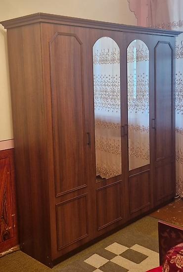 Paltar dolabları, qarderoblar: Dörd qapılı geyim şkafı - Ön hissə: 2 ədəd tam hündürlükdə güzgülü — 3