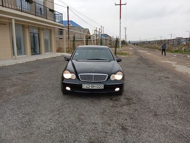 Mercedes-Benz: Mercedes-Benz 240: 2.4 l | 2002 il Sedan