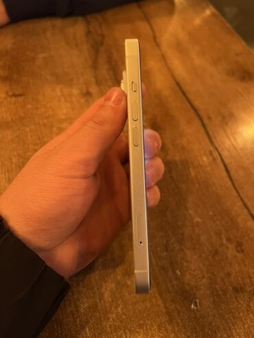 Apple iPhone: IPhone 13, Б/у, 128 ГБ, Белый, Защитное стекло, Чехол, 78 % — 7