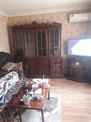 Mənzillər: Bakı, Ağ şəhər, 3 otaqlı, Köhnə tikili, m. Xətai, 90 kv. m — 1