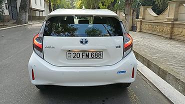teker hava sensoru: Toyota Aqua hibrid hetçbek. Ağ rəngli кузов, 5 qapılı kompakt şəhər — 8