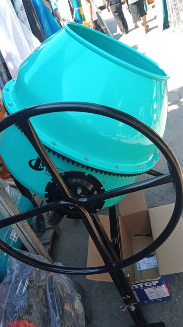 Другая мужская обувь: Бетономешалка оранжевого цвета с барабаном, предназначенным для — 7