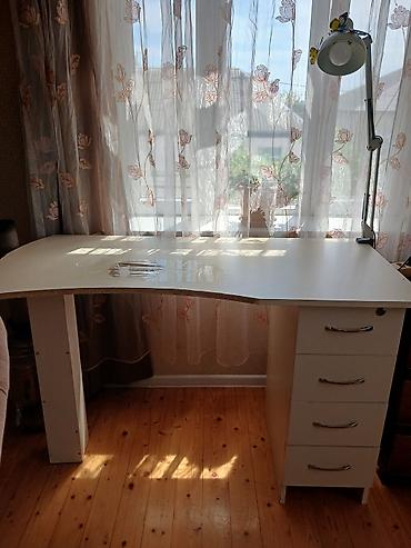 kompyuter masası: Künc masa, Polkasız, Siyirməli, Sadə laminat, Zəmanətsiz — 1