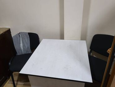 Ofislər: Azadliq metrosunun yaxınlığında təmirli obyekt ümumi sahəsi 110 kv,m — 18