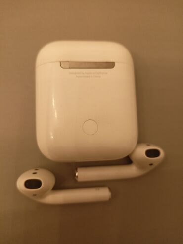 Наушники: Airpods 1 A1722 Оригинал Быстро садится заряд и отвязываются от