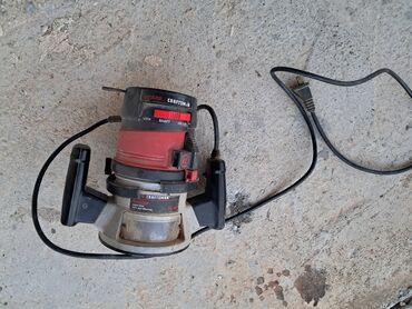 Setovi akumulatorskog alata: Milwaukee i DeWalt setovi alata u koferima 1) Milwaukee ručna kružna — 6