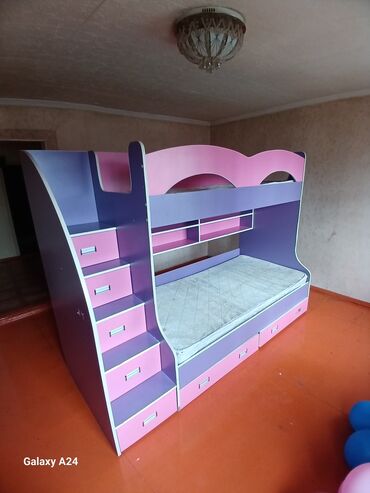 Детская мебель: Двухъярусная кровать, Для девочки, Б/у