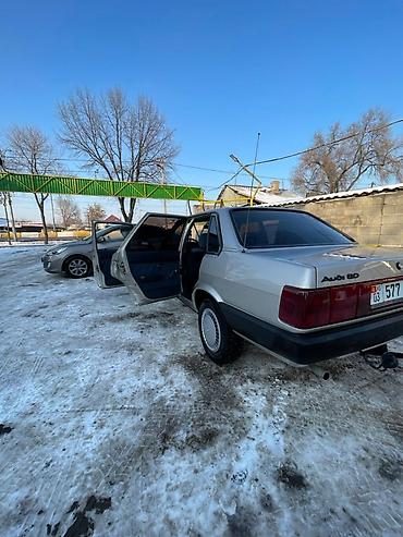 Audi: Audi 80: 1986 г., Кол менен иштөөчү, Бензин, Седан — 4