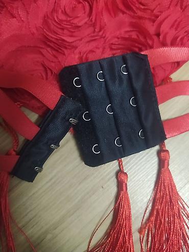 Korseti: Prodajem brushalter- top,crveniruže u srcuprelepo stoji,ima tri — 8