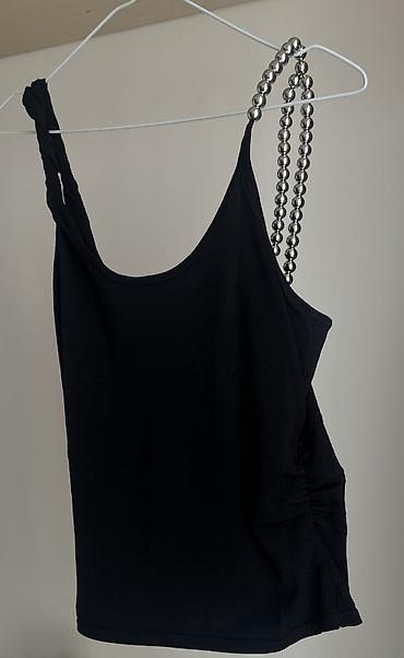 Matraslar: ZARA metal muncuqlu asqısı olan bluz L razmerdir ama dar kalıpdır ona — 22