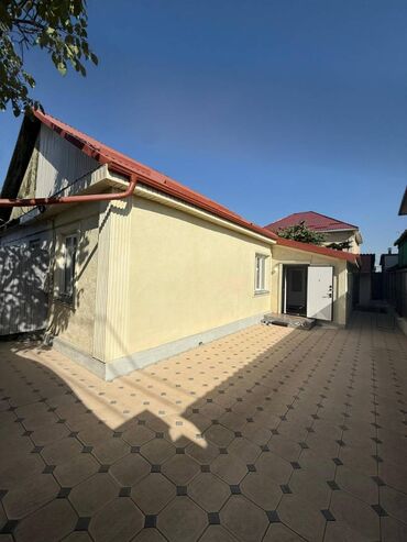 срочно продаю пол дом: Дом, 80 м², 4 комнаты