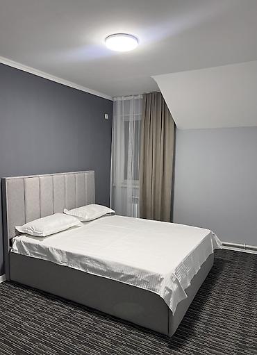 Гостиницы, отели (Посуточная аренда комнат): Гостиница в центре города! На 2гисе Осмонкула 10А На Яндексе — 8