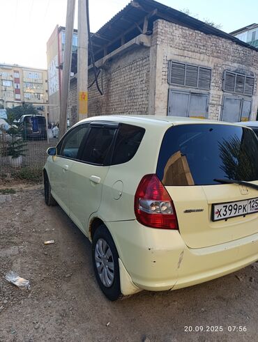 срочно срочно продам машину: Honda Fit: 2003 г., 1.5 л, Вариатор, Бензин, Хэтчбэк