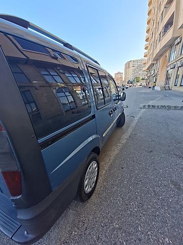 Fiat: Fiat Doblo (mavi rəng, miniven/furqon gövdə) Xüsusiyyətlər: - Geniş — 3