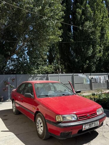 сиденья голф: Красный седан Nissan Primera, объем 2, автомат, в хорошем состоянии