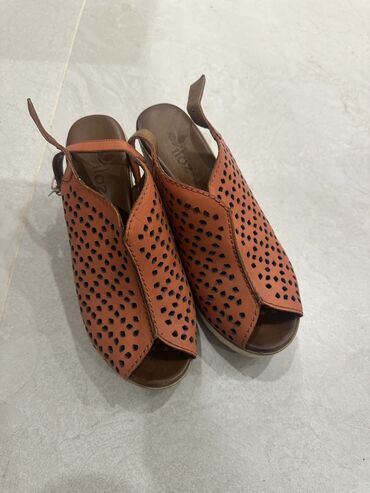 обувь puma: Продаю летние босоножки 38 размер