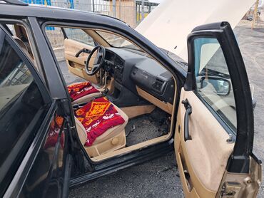 Volkswagen: Volkswagen Passat: 1990 г., 1.8 л, Механика, Бензин, Универсал — 11