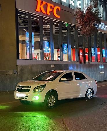 qaz: Chevrolet Cobalt sedan – ağ rəng, 4 qapı, şəhər və tras üçün qənaətcil — 2