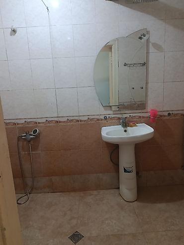 Uzunmüddətli kirayə mənzillər: Bileceride ploşada yaxin 2/2 mertebesinde 2 otaqli bina evi 350 — 4