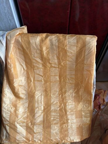 Parçalar: Müxtəlif naxışlı və rəngli pərdələr tək və cüt olanlar var — 5