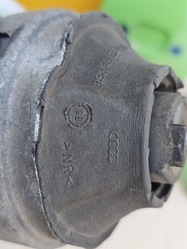 Подушки мотора: Подушка мотора Volkswagen 1998 г., Б/у, Оригинал, Германия — 4