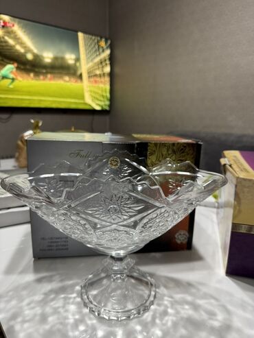 стекло на стол: Хрустальная ваза-фруктовница на ножке В корбке 1 шт . Есть 3 шт -