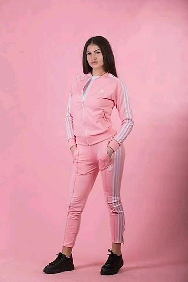 Gornji i donji deo: Ženska komplet trenerka
 S M L XL 
Cena 3500 din
💋 — 9