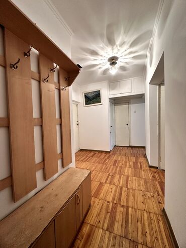 дом в деревне: 3 комнаты, 77 м², 2 этаж, Косметический ремонт