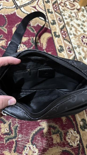 барсетка луи: Барсетка, Louis Vuitton, Материал: Экокожа, Застежка на молнии, Новый — 1