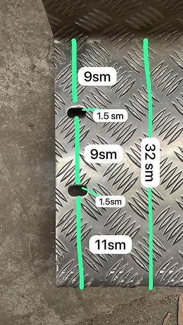 Metal listlər: Hazır Aluminium pillə .Uzunluğu 109sm eni 32sm,qatlanan hissələr — 3