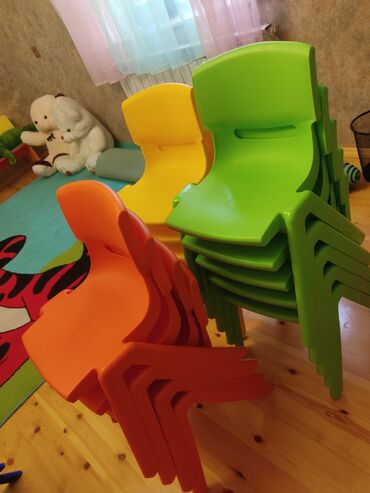 Мебель для дома: Uşaqlar üçün nəzərdə tutulmuş bu yığıla bilən plastik oturacaqlar