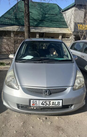 Легковой транспорт: Сдаю в аренду: Легковое авто, Под такси