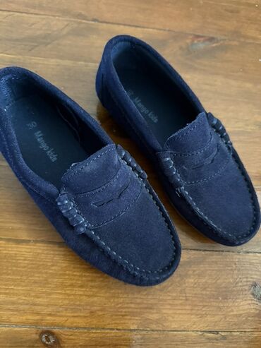 черный замшевая туфли: Детские лоферы Mango Kids - Модель: классические пенни-лоферы - Цвет