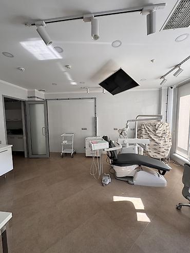 асанбай район: Сдаю Помещение целиком: Для стоматолога, 415 м², С ремонтом, Первая линия — 9