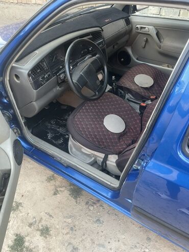машина венто: Volkswagen Vento: 1998 г., 2 л, Механика, Бензин, Седан