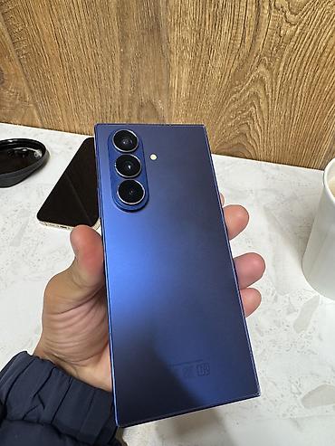 Мобильные телефоны и аксессуары: Samsung Galaxy Z Fold5, синий - Форм‑фактор: складной — 6