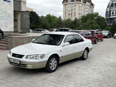 Транспорт: Toyota Camry: 2000 г., 2.2 л, Автомат, Бензин, Седан