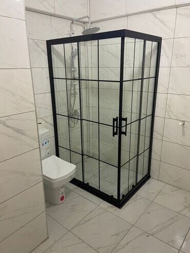 Duş kabinaları, arakəsmələr: 90×90olcude qara alminium profille 6mm temperli suse kombinasiyasi — 9