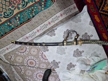 часы фирменные: Китайская сабля в ножнах с богато декорированной фурнитурой