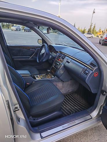 Mercedes-Benz: Mercedes-Benz E-Class: 3.2 l | — 15