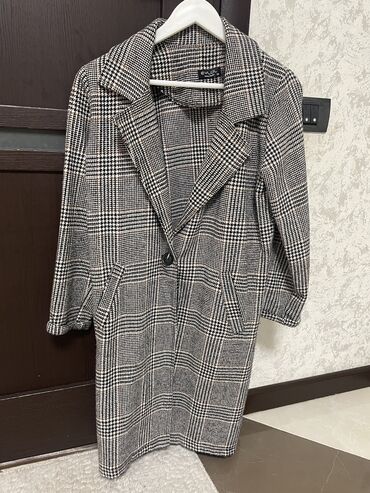 пальто зимнее: Jaket kardiqan.S-m razmer,istifadə olunub,üstündə bir az tiftikləri