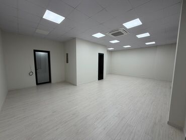 купить коммерческое помещение в бишкеке: Сдаю Офис, 59 м², В бизнес центре, С видом на горы, 1 линия, С отдельным сан узлом