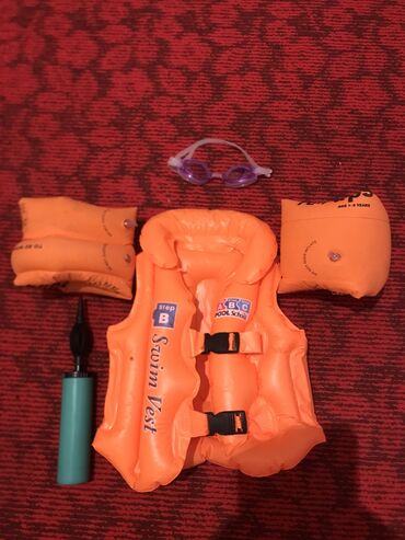 жилетки детские: Продаю детский спасательный жилет нарукавники очки для плавания и