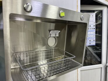 кухонные шкафы с мойкой: Кухонная мойка из нержавеющей стали с матовой поверхностью и